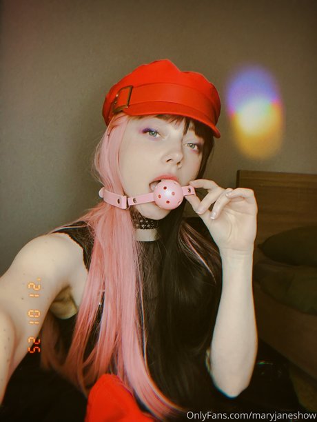 オイルを塗った巨乳オンリーファンズ アートポルノ 画像