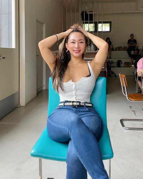 教室オンリーファン エロ 写真