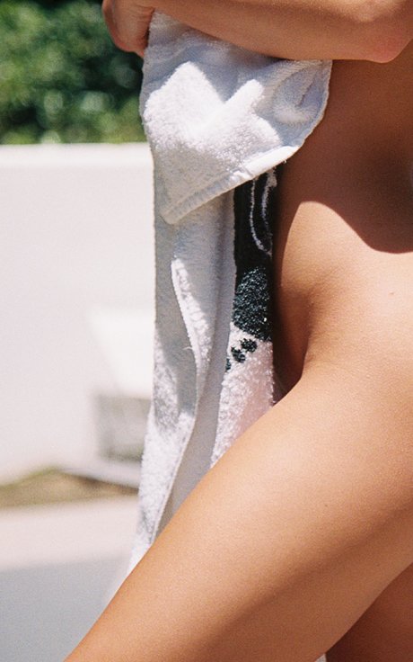 毛深いアジア人オンリーファンズ アートヌード 写真