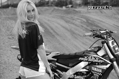 Ashley Wernli 高品質モデル 画像