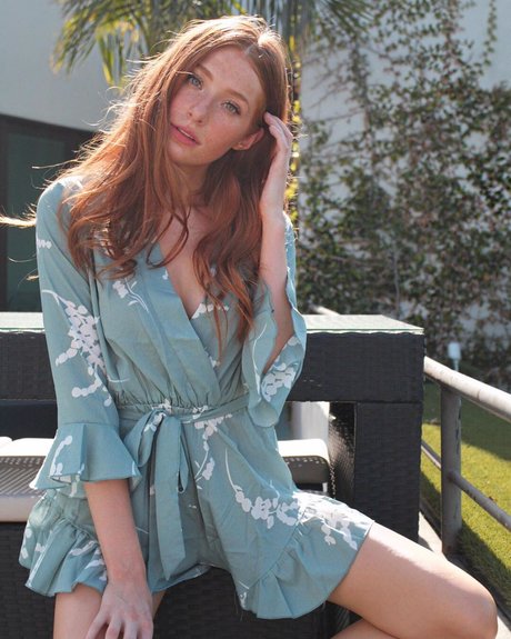 Madeline Ford 裸の女優 写真