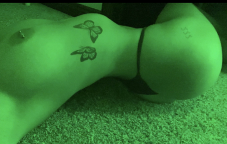 曲線美のxxx オンリーファンズ セクシー裸 画像