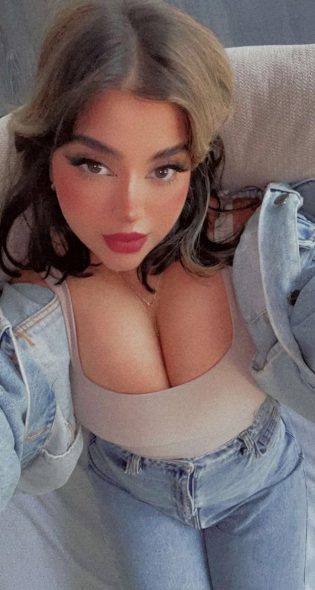 Kiran 裸の女優 画像