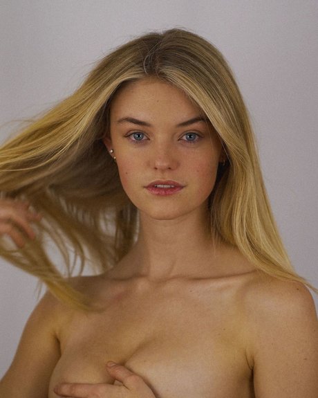 Willow Hand 美しい女優 写真