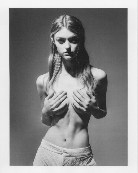 Willow Hand ポルノスター セクシー ギャラリー