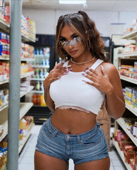 Camila Bernal ポルノスター 無料 画像