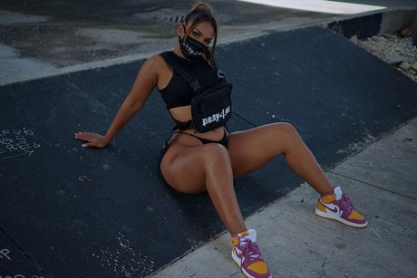 Camila Bernal ポルノスター アダルト 写真