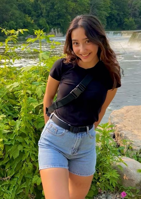 Sabrina Pezeshkian_ スター 裸 アーカイブ