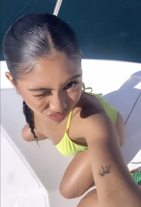 軍事オンリーファンズ えろ 写真