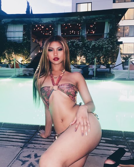 Alyanna Joelle 裸のスター 画像