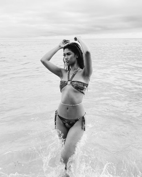 Alyanna Joelle ポルノスター セクシー 写真