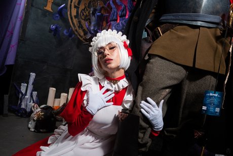 ぽっちゃりブロンドのオンリーファンズ ポルノグラフィック ギャラリー