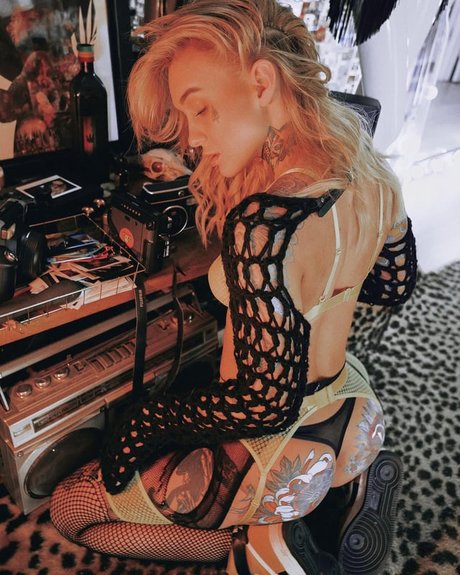 Taylor Starling_ 美しいスター 写真