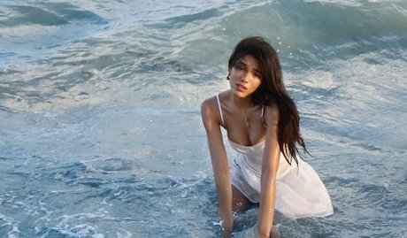 ベビーシッターオンリーファンズ セクシー ギャラリー