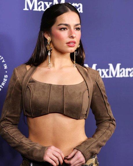 Addison Rae ポルノスター ホット 画像