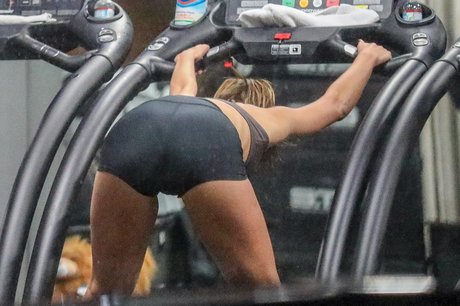 Addison Rae 裸の女優 ギャラリー