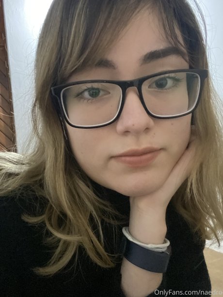 Dronae Naedro ポルノ女優 写真