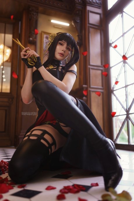 フィットネス熟女オンリーファンズ アートヌード 写真