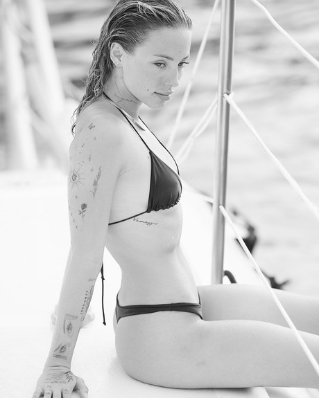 ビキニプリンセスオンリーファンズ 無料ヌード ギャラリー