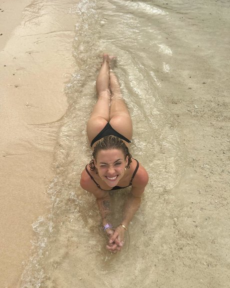 熟女のおっぱいオンリーファンズ セクシーヌード 写真