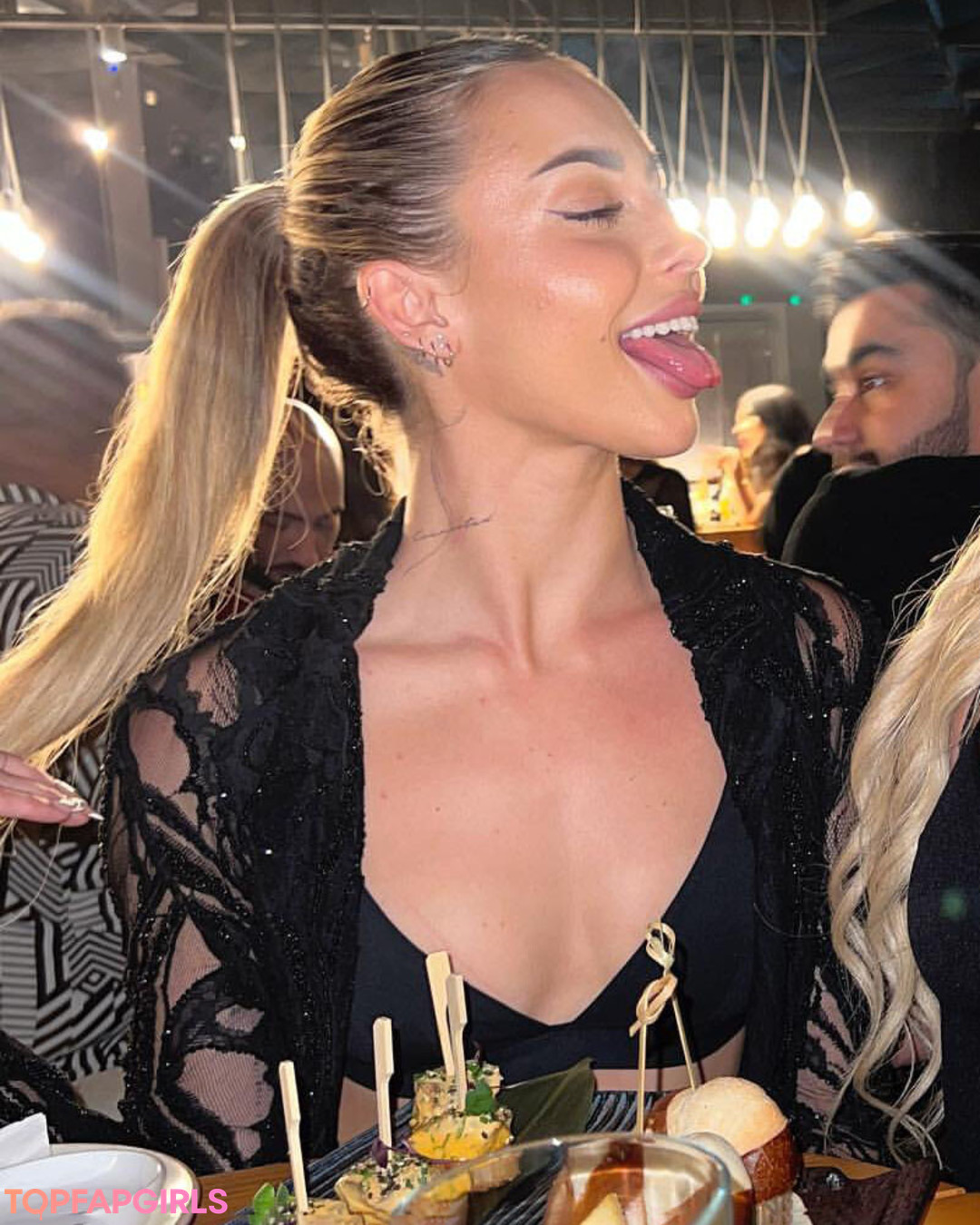 ランジェリーファックオンリーファンズ ポルノ 写真