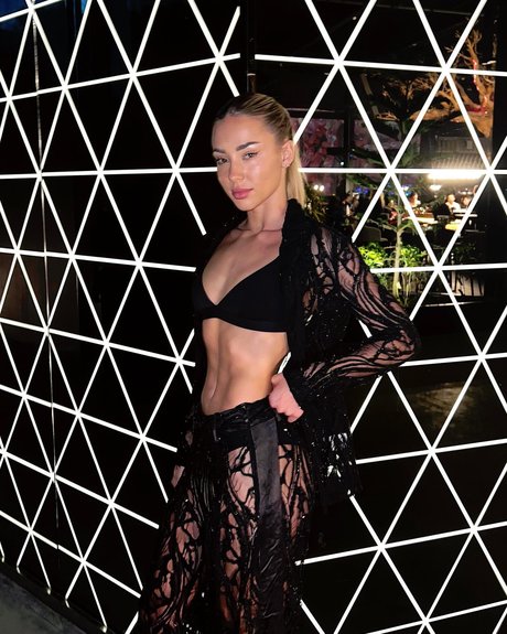 貞操帯オンリーファンズ ポルノ 画像