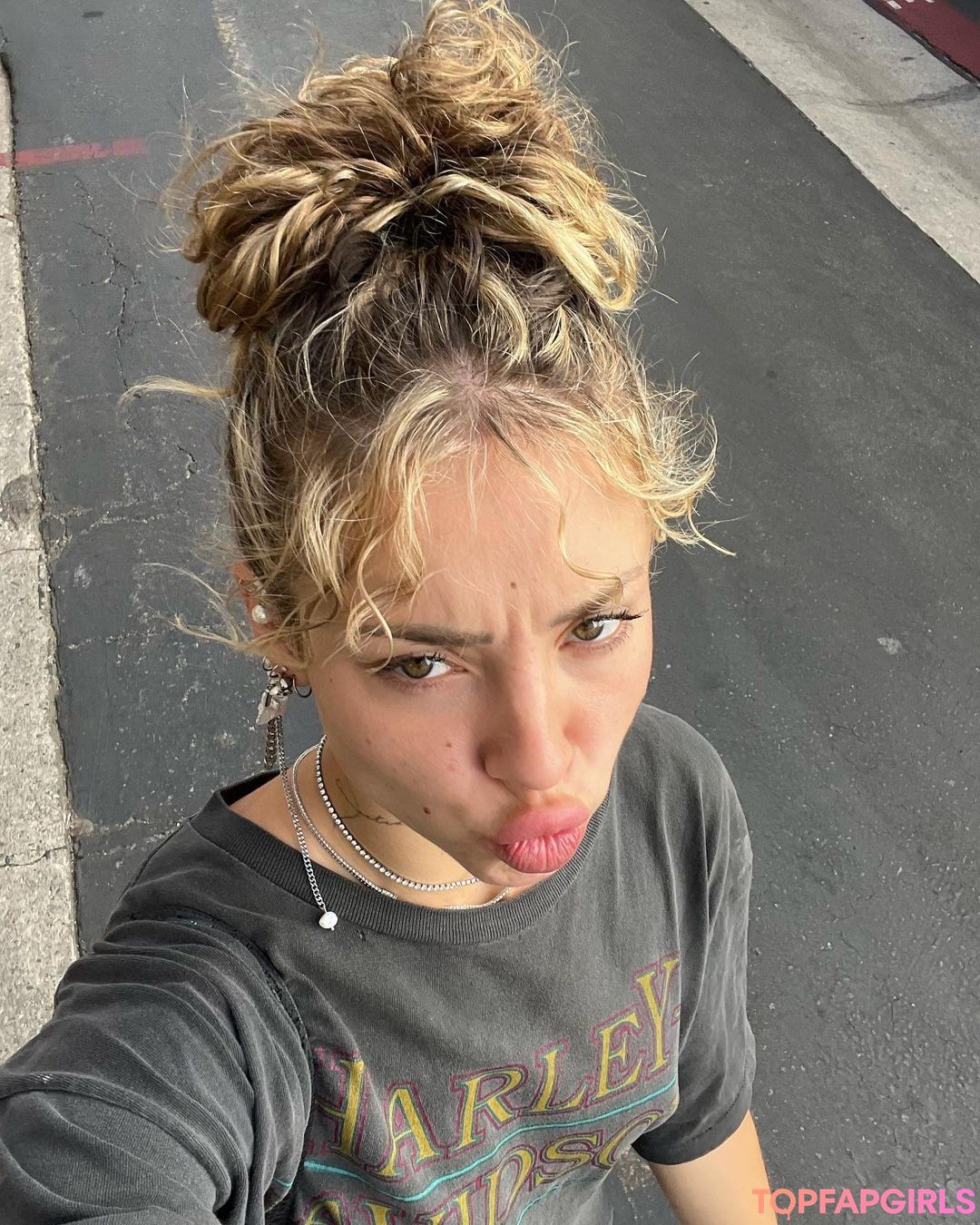 ブロンドのお尻オンリーファンズ セクシー裸 写真