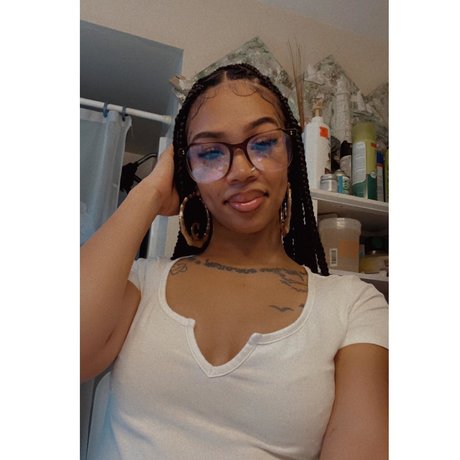 黒檀の潮吹きオンリーファンズ 無料アダルト 画像