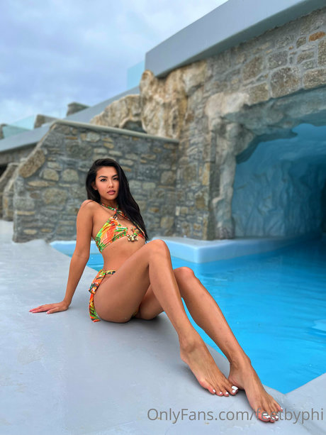 金髪のホットな妻オンリーファンズ ヌード 画像