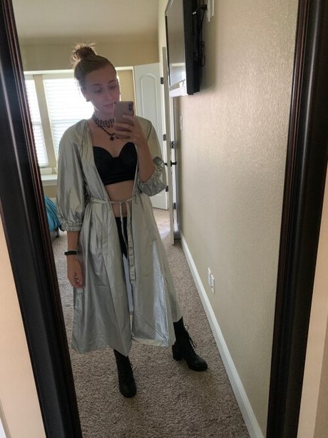 Alanis King 完璧なモデル 写真