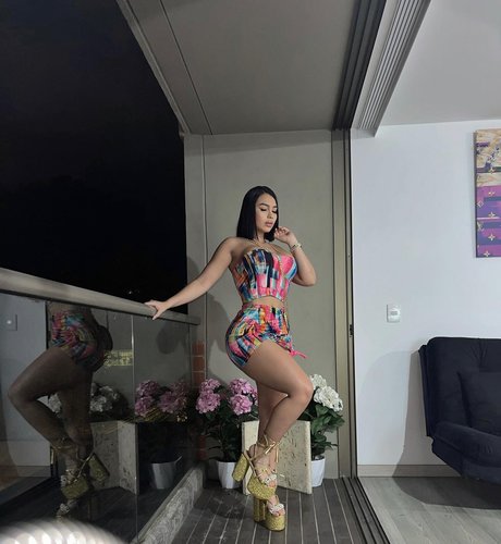 BBW ギルフ オンリーファンズ セクシーヌード 写真