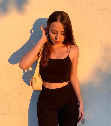 黒檀の指入れオンリーファンズ ポルノ 画像