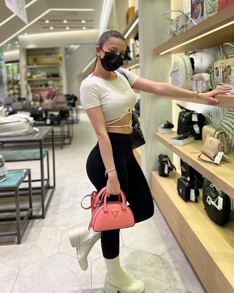 Sinem Ozgur ポルノスター ホット 画像