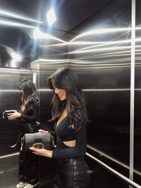 ビキニプリンセスオンリーファンズ ホットセックス 写真