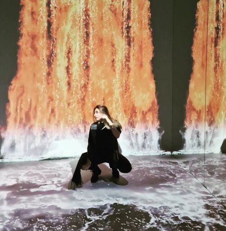 Yonia 美しいモデル 写真