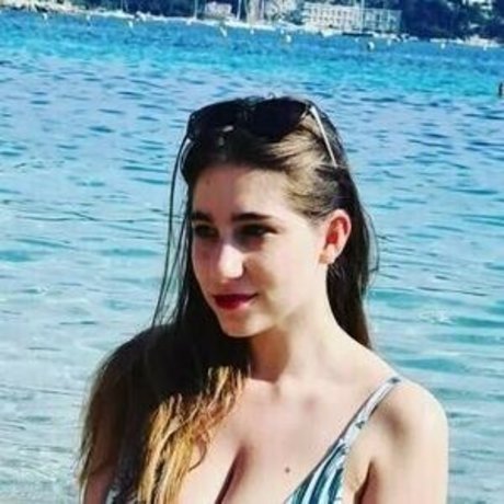 Yonia エロティックなポルノスター 画像