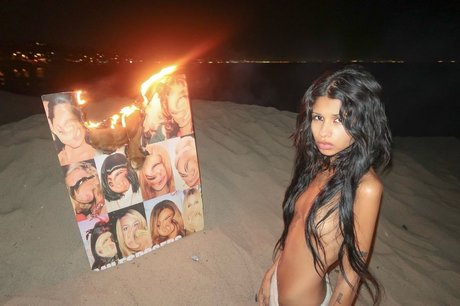 超デブおばあちゃんオンリーファンズ セクシー裸 画像