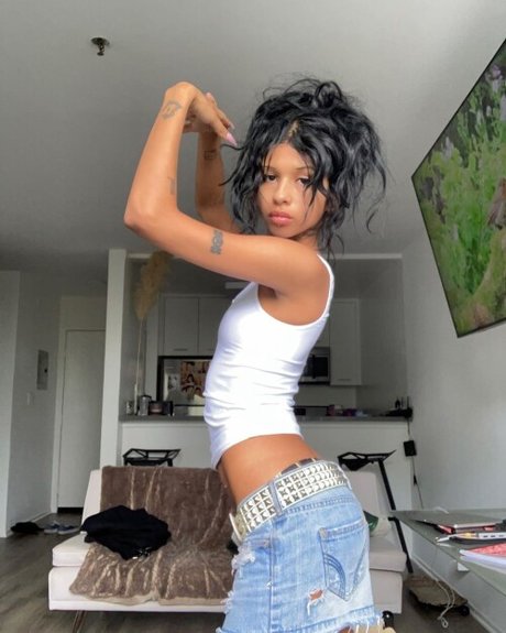 _Andrea Cervantes HDスター 写真