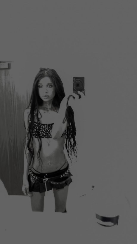 _Andrea Cervantes ヌードモデル 画像