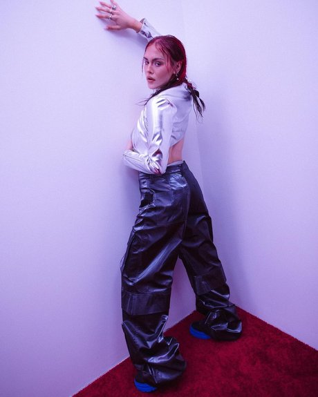 指マン 潮吹き オンリーファンズ えろた 画像