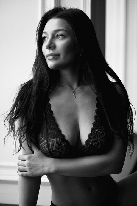 Svetlana Sinitsyna_ ヌードモデル 画像