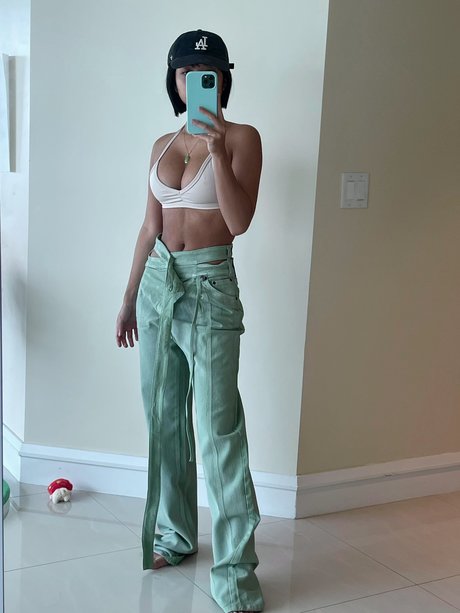 Alyssa Silos セックススター ギャラリー