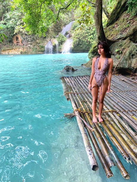 Alyssa Silos 素敵なポルノスター 画像