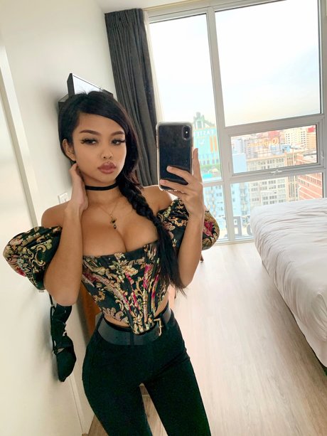 Alyssa Silos ポルノモデル 写真