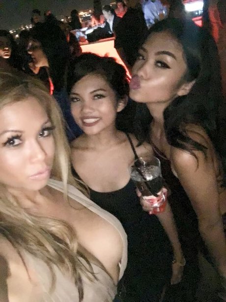 Alyssa Silos スター xxx 写真