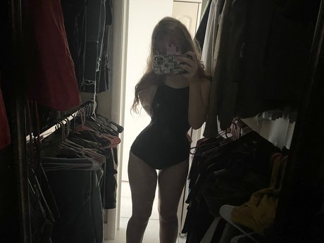 Initialelon セックスポルノスター 画像