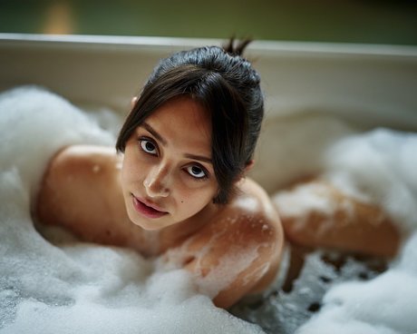 Olivia Linz_ エロティックなスター 写真