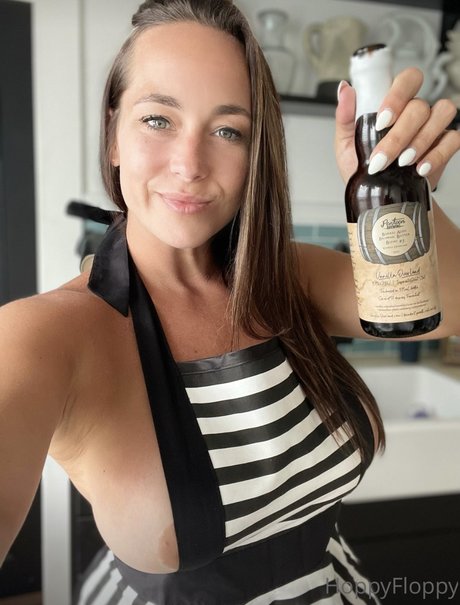 Hoppy Floppy エロティックなポルノスター 写真