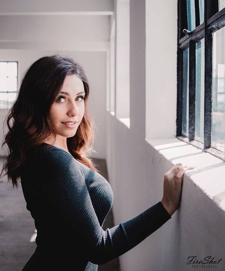 巨乳で痩せているオンリーファンズ ホットポルノ 画像