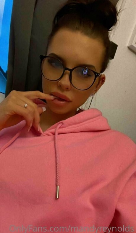 セクシーなブルネットのオンリーファンズ ポルノ 写真